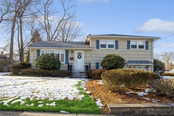 36 Hemlock St, Waldwick Boro, NJ 07463