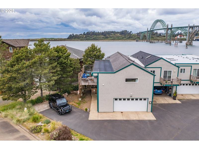 238 SW 27TH ST, Newport, OR 97365