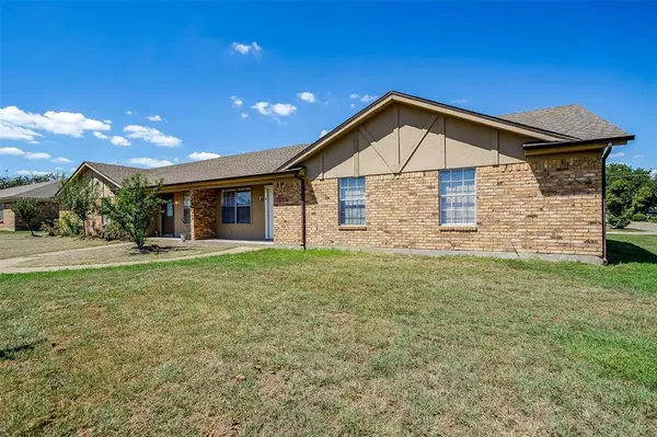 1203 N Nolan River Road #B, Cleburne, TX 76033