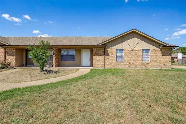 Cleburne, TX 76033,1203 N Nolan River Road #B