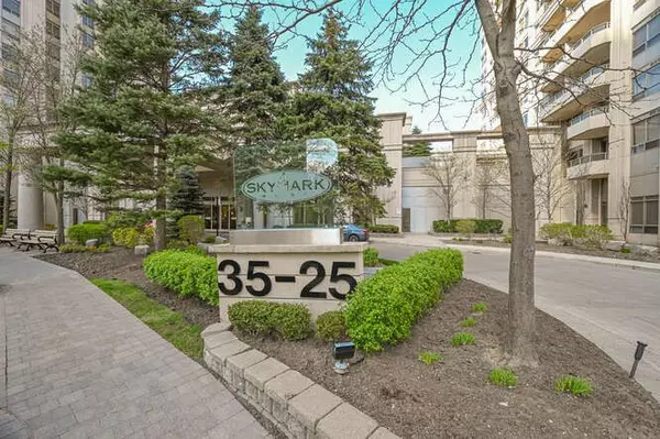 Mississauga, ON L5R 4B1,25 Kingsbridge Garden CIR #2813