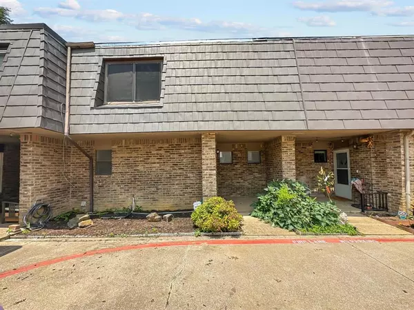 207 E Harwood Road #47, Euless, TX 76039