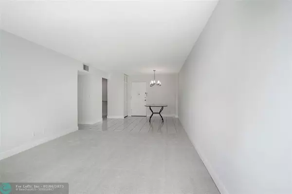 Hallandale Beach, FL 33009,1913 S Ocean Dr  #407