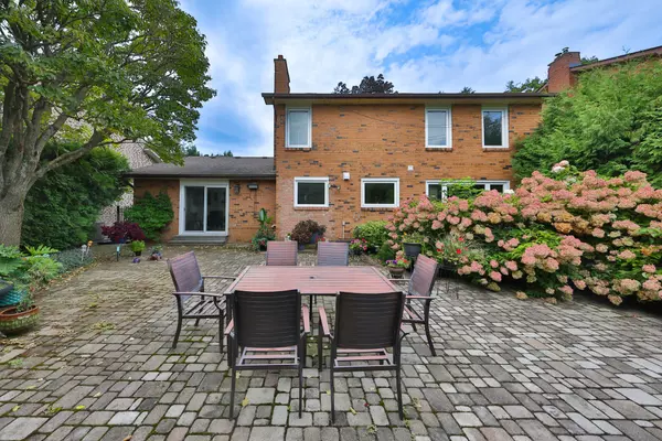 Oakville, ON L6J 5T8,27 Arkendo DR