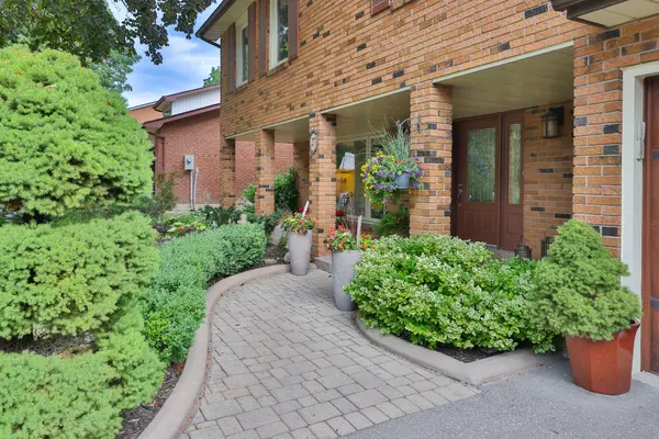 Oakville, ON L6J 5T8,27 Arkendo DR