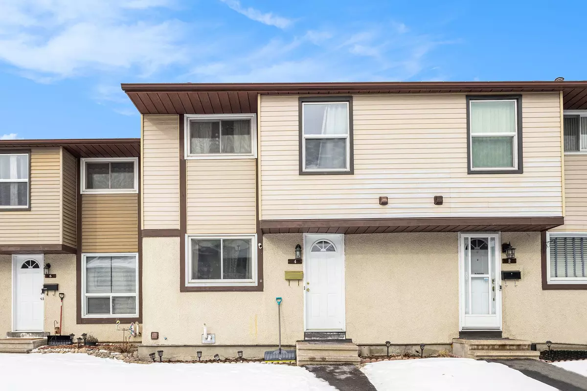 Elmvale Acres And Area, ON K1B 5B7,2570 Southvale CRES #4