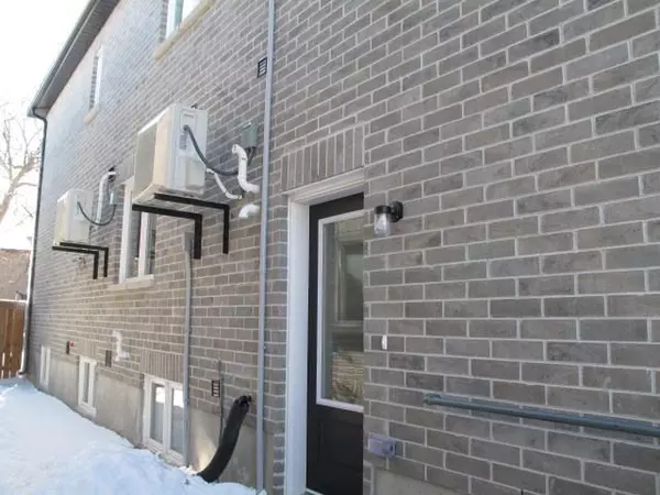 Oshawa, ON L1J 2N8,327 Anderson AVE #1