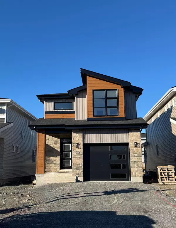 208 Superior DR, Loyalist, ON K7N 0E9