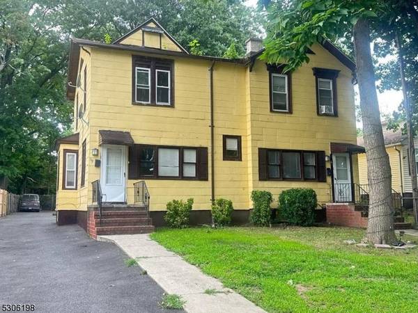 47 Oak St, East Orange City, NJ 07018