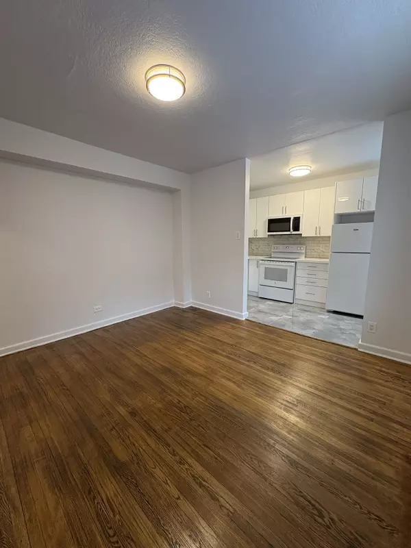 Toronto C10, ON M4R 1V5,487 Duplex AVE #32