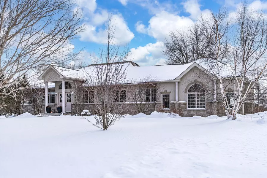 32 Basswood CIR, Oro-medonte, ON L0L 2L0