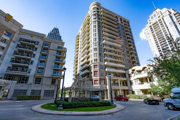 350 Princess Royal DR #202, Mississauga, ON L5B 4N1