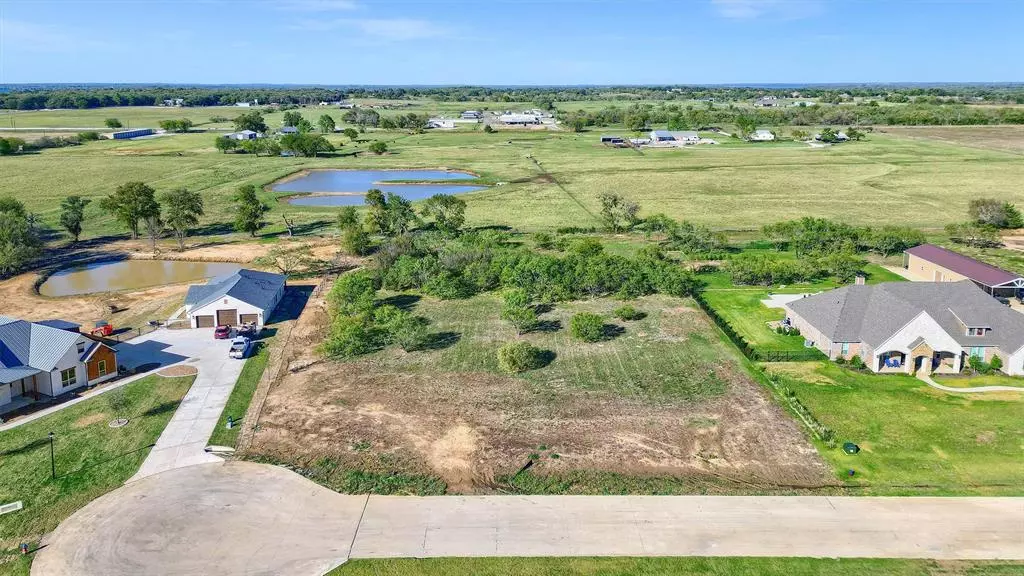 960 Vest Lane, Pilot Point, TX 76258