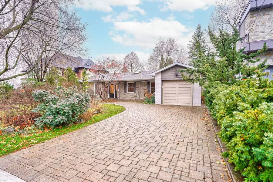 29 Chipping RD #Main, Toronto C13, ON M3B 1L2