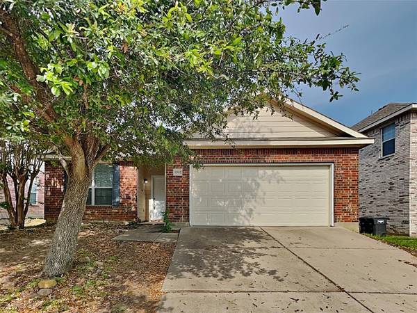 12512 Summerwood Drive, Fort Worth, TX 76028