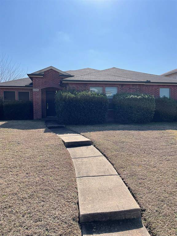 1336 Bumble Bee Drive, Lancaster, TX 75134