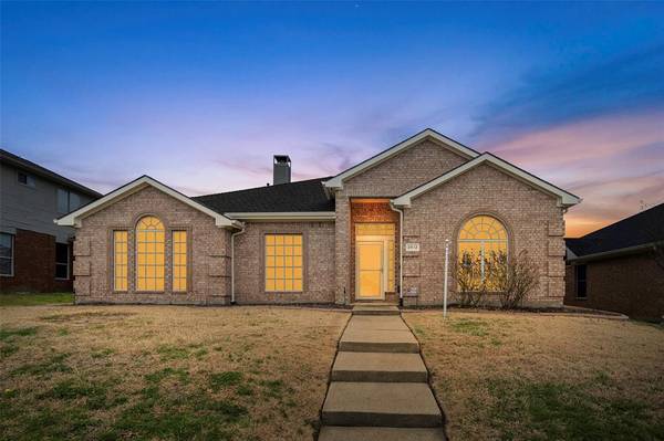 2512 Walnut Creek Drive, Mesquite, TX 75181