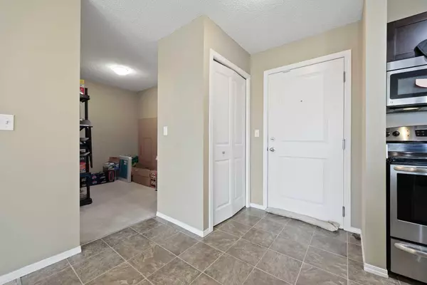 Calgary, AB T2A 4Y5,1317 27 ST SE #3404