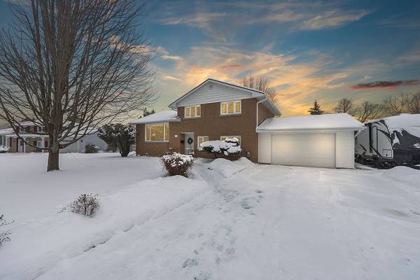 31 Manitou CRES E, Loyalist, ON K7N 1B1