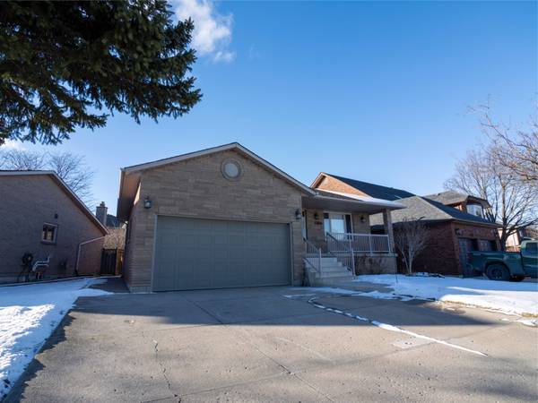 483 Dicenzo DR, Hamilton, ON L9B 2C4