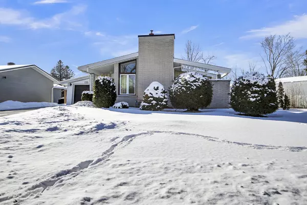 135 Old Colony RD, Kanata, ON K2L 1M3