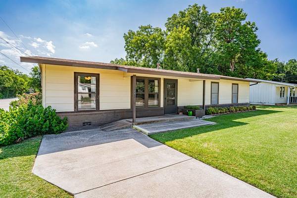 201 S Lancaster Street, Granbury, TX 76048