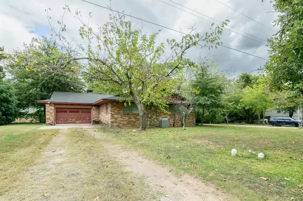 Kemp, TX 75143,1004 Holiday Circle