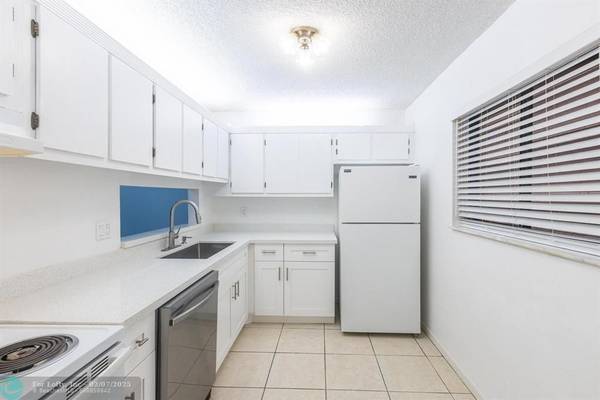 Delray Beach, FL 33484,5250 Las Verdes Cir  #202