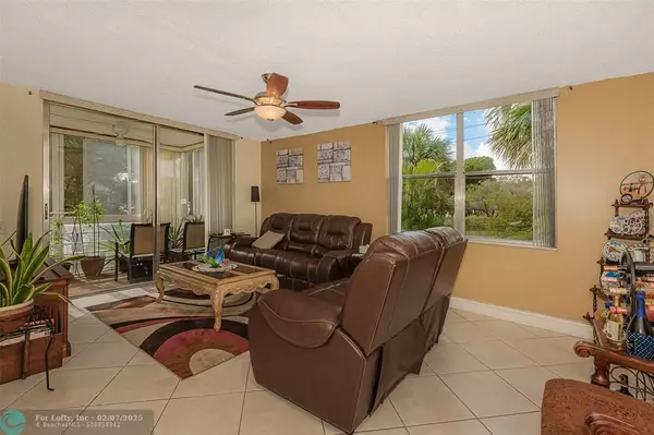 Tamarac, FL 33321,9351 Lime Bay Blvd  #207