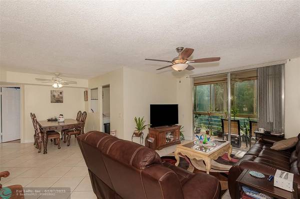 Tamarac, FL 33321,9351 Lime Bay Blvd  #207