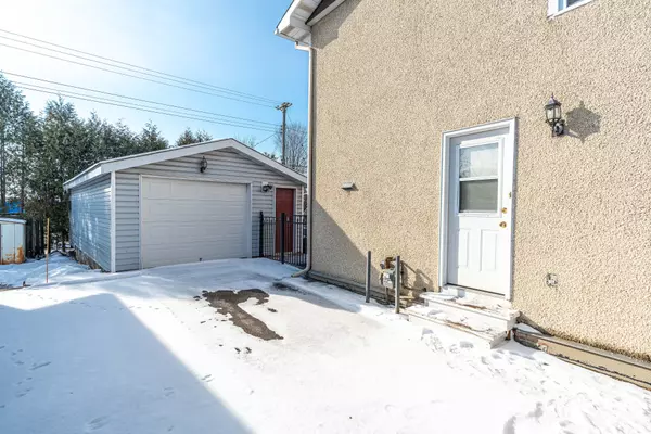 Elmvale Acres And Area, ON K1G 1B4,2264 Russell RD