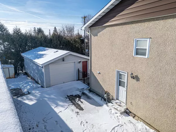 Elmvale Acres And Area, ON K1G 1B4,2264 Russell RD