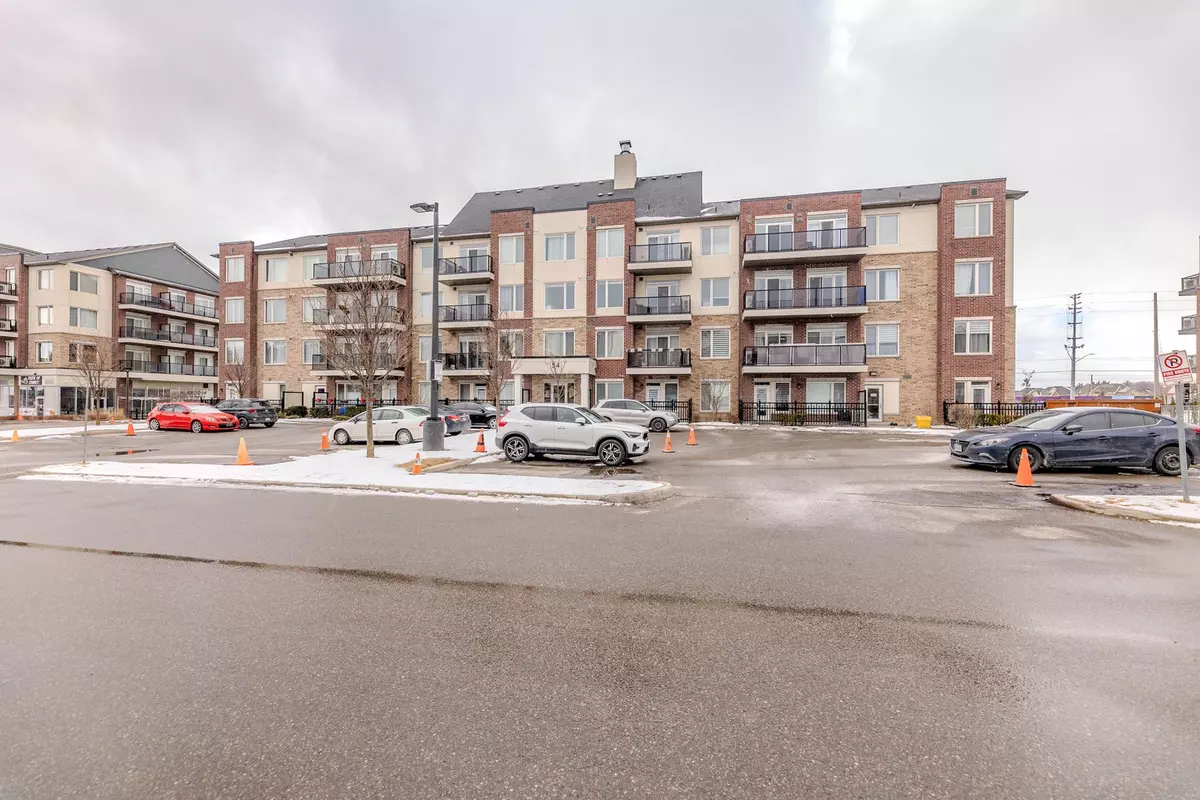 Brampton, ON L6Y 6B9,54 Sky Harbour DR #314