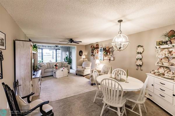 1828 Pine Valley Dr  #111, Fort Myers, FL 33907