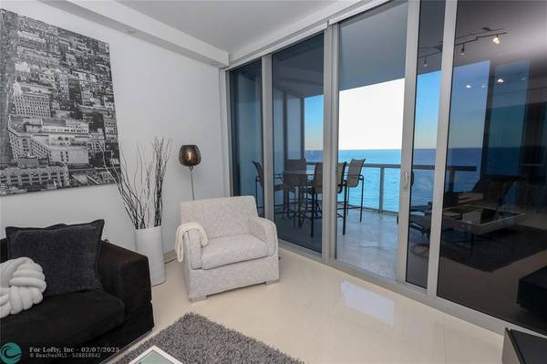 Sunny Isles Beach, FL 33160,17121 Collins Ave  #1406