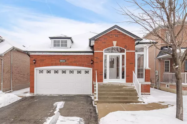 5844 Corinthian TRL, Mississauga, ON L5M 6X8