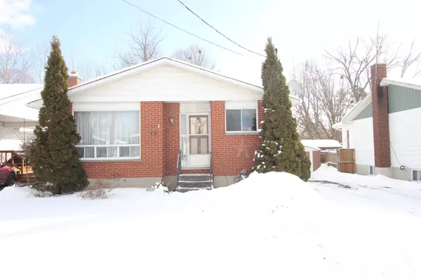 12 HAGGART ST, Perth, ON K7H 2Z4