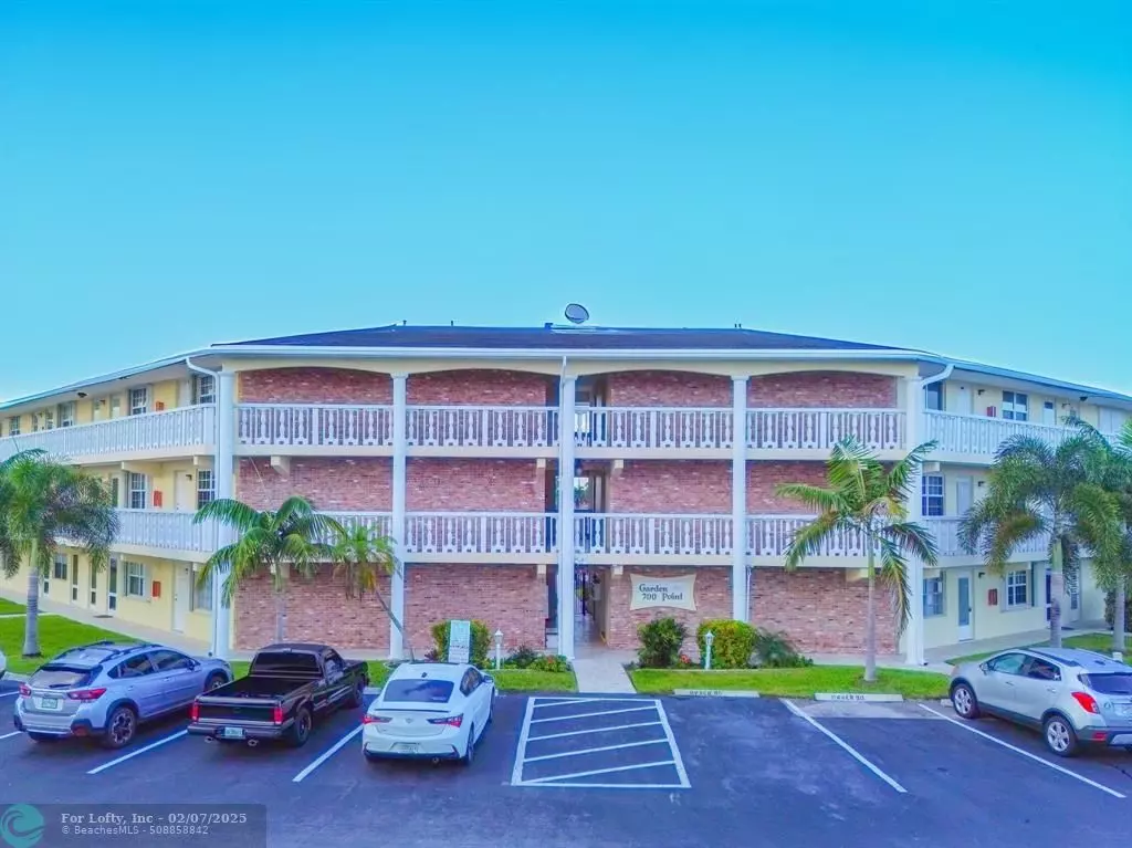 Pompano Beach, FL 33060,700 Pine Dr  #308