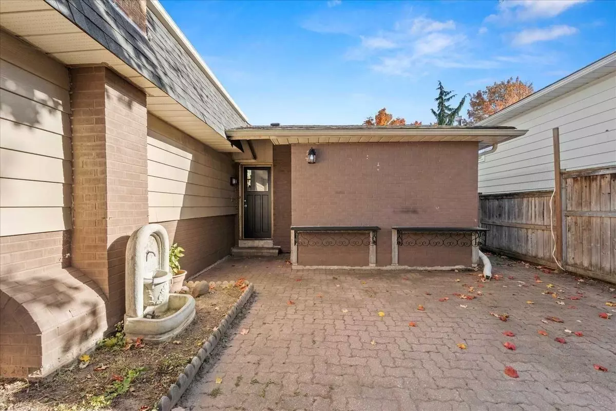 Barrie, ON L4M 4W9,10 Deerpark DR #Bsmt