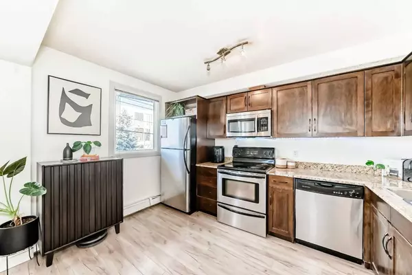 Calgary, AB T2T 4N4,2104 17 ST Southwest #4