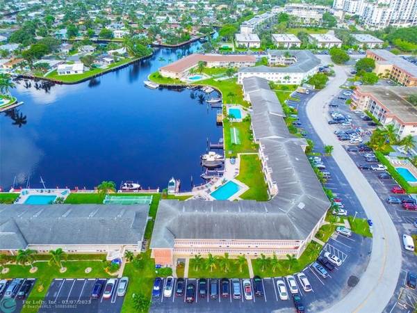 Pompano Beach, FL 33060,700 Pine Dr  #308