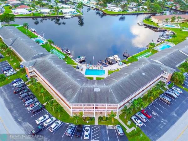 Pompano Beach, FL 33060,700 Pine Dr  #308