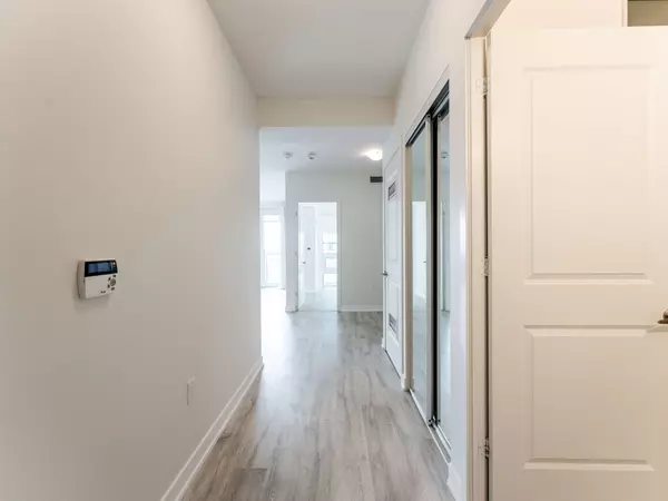 Mississauga, ON L5R 3E7,4675 Metcalfe AVE #304