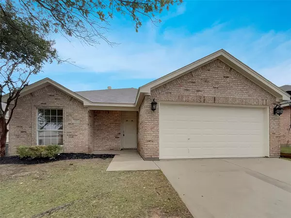 837 Rio Bravo Drive, Fort Worth, TX 76052