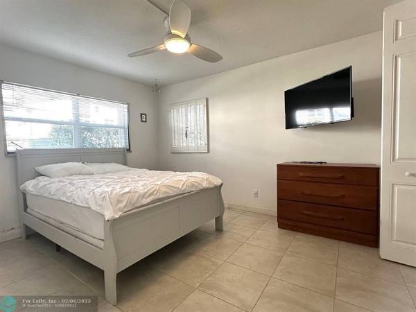 Lauderdale By The Sea, FL 33308,234 Hibiscus Ave  #162