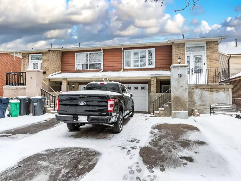 13 Foxacre ROW, Brampton, ON L6V 3V7