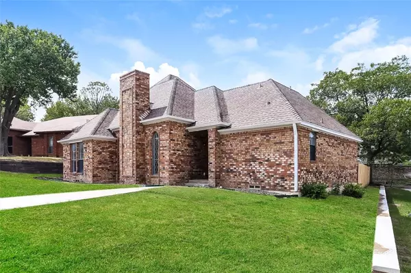 Irving, TX 75062,3529 Briarcliff Court N