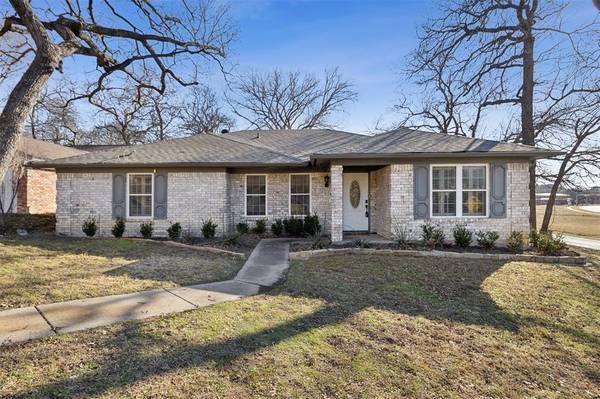 2312 Oakwood Lane, Arlington, TX 76012