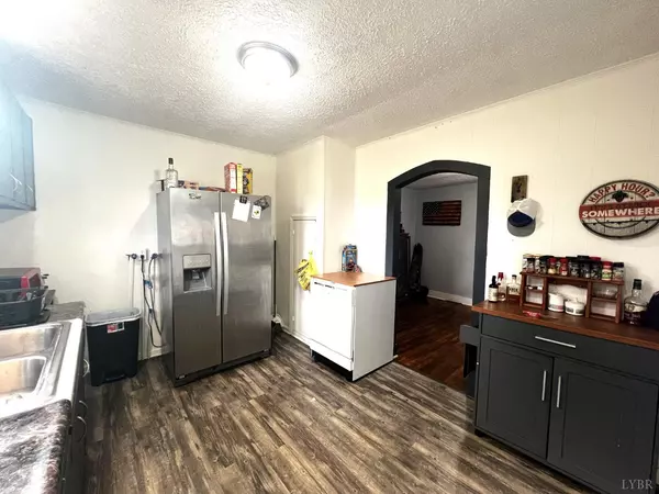 Nathalie, VA 24577,1042 Acorn RD