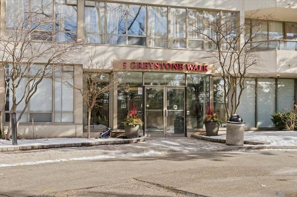 5 Greystone Walk DR #1204, Toronto E04, ON M1K 5J5